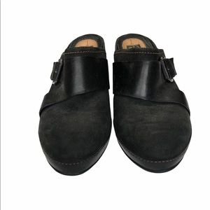 Black Clark’s Artisan Active Air clogs. Size 9M